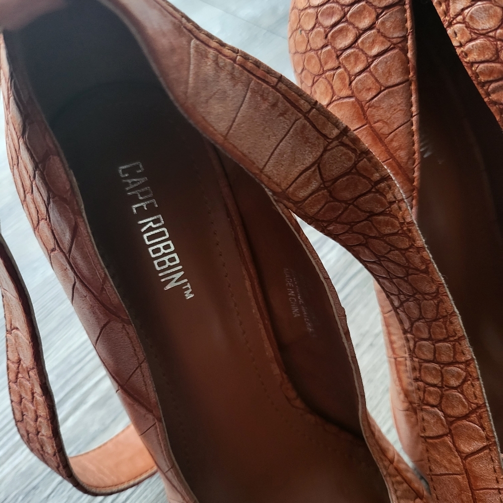 Shoes - Picture 2 of 3